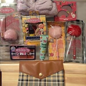 Revolution Clueless Huge Beauty And Makeup Bundle